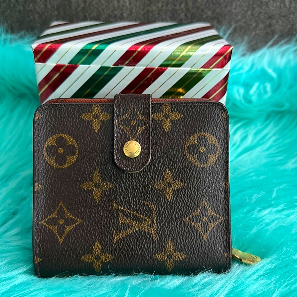 LV Mono wallet